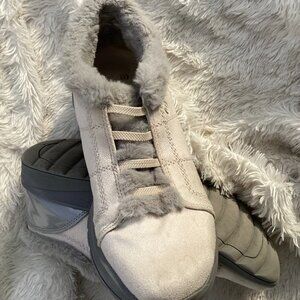 WOMEN'S BZEES BOOTIES